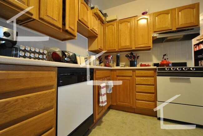 Building Photo - Huge 2 bed in Brookline