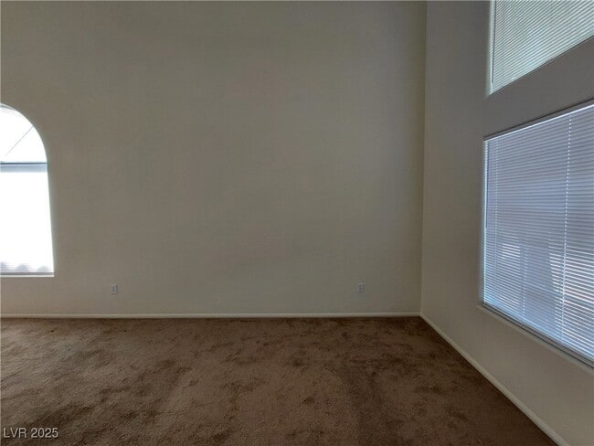 Building Photo - 452 Crocus Hill St