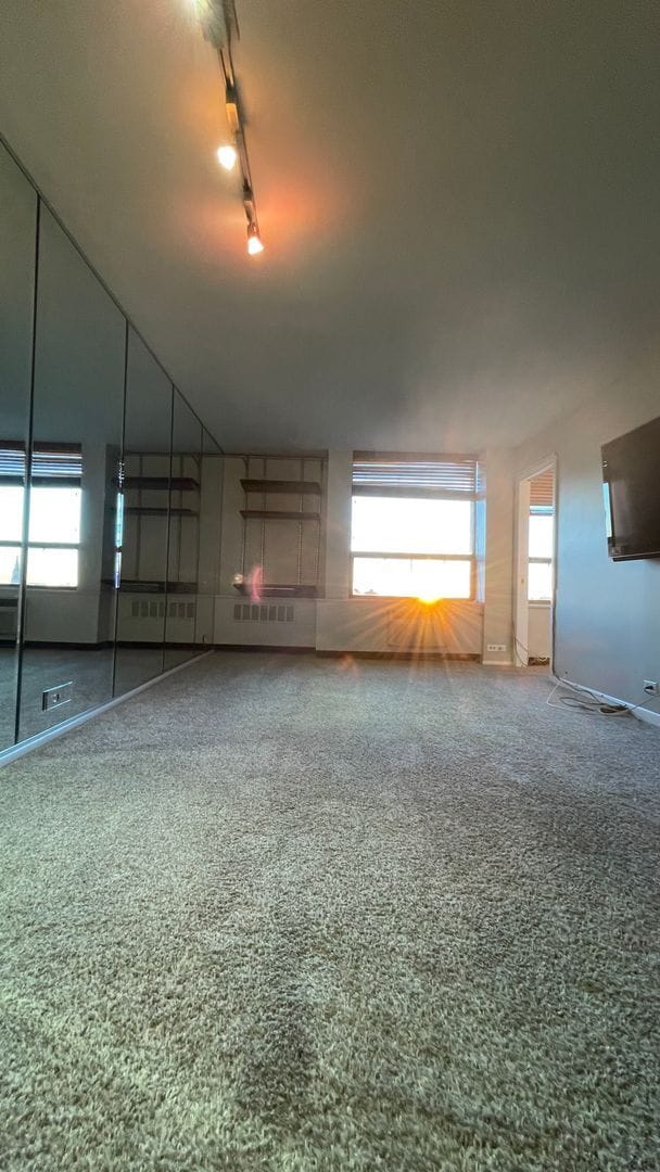 Building Photo - Nice 1 bedroom Condo in Gold Coast/Old Town