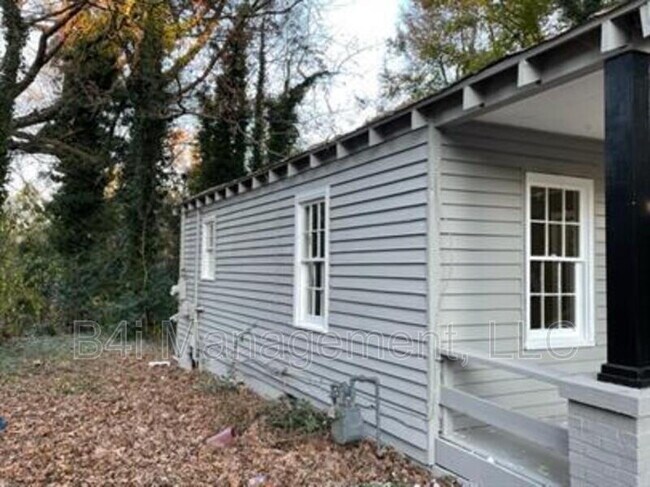 Building Photo - 119 Chandler Cir SE