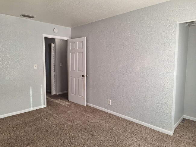 Building Photo - NSB Townhouse - 2BR 1.5BA