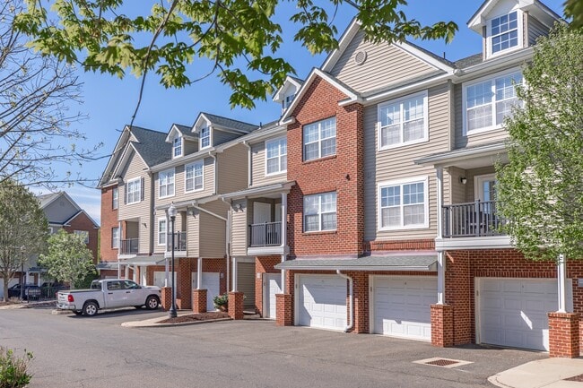 Building Photo - Huntington Townhomes