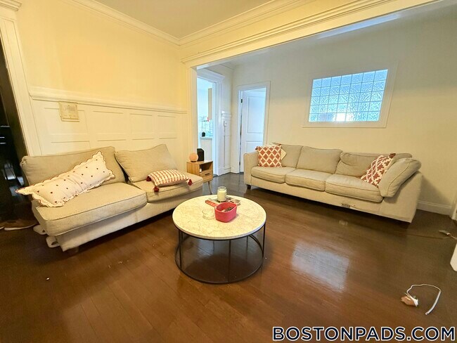 Building Photo - 452 Park Dr