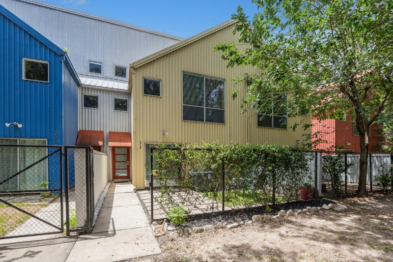 Building Photo - 2720 La Branch St