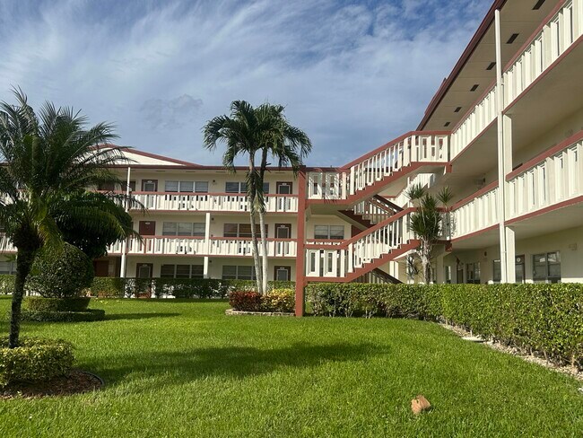 Building Photo - 121 Brighton C