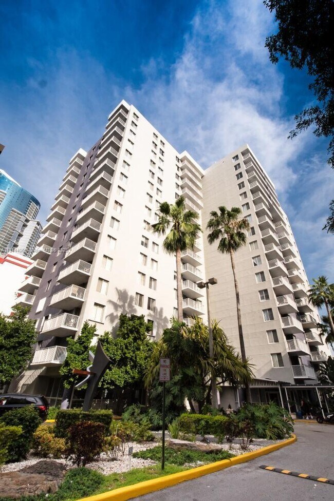 Building Photo - 850 N Miami Ave