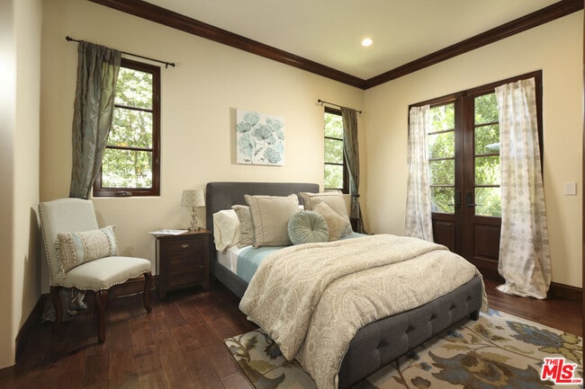 Building Photo - 4718 White Oak Ave