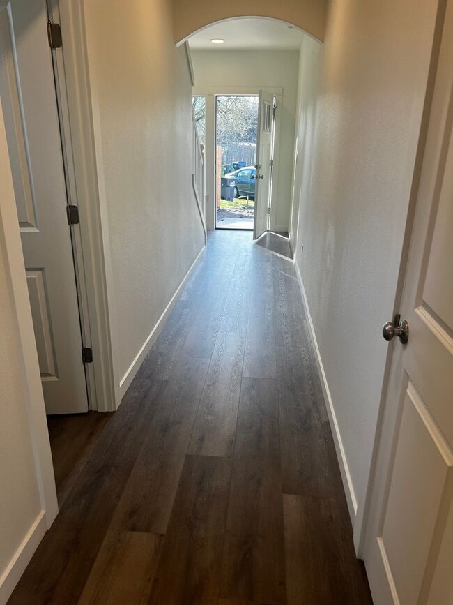 Building Photo - 3641 E Amazon Dr