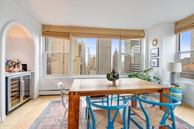 Building Photo - 117 E 57th St