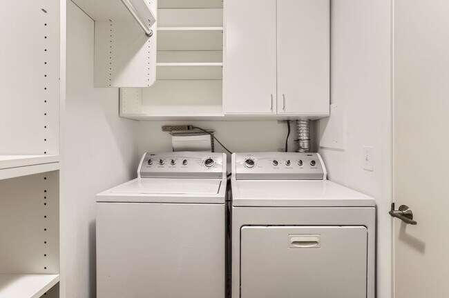 Building Photo - AMAZING LOCATION 2 Bed 2 Bath Condo In The Heart of Downtown Boulder
