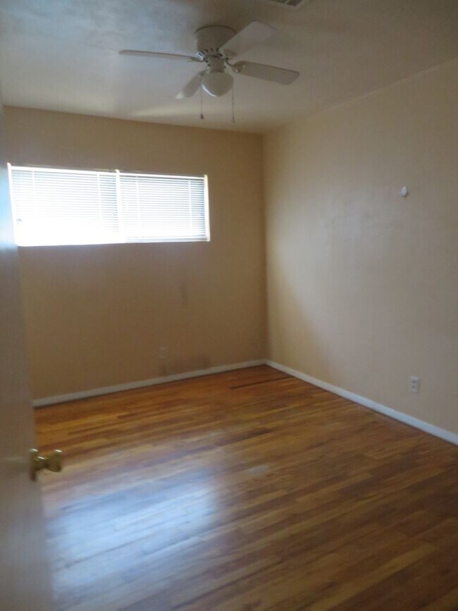 Building Photo - 4 Bedrooms, 1.5 bath Home For Rent with Al...