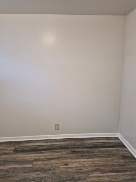 Building Photo - 1717 24th Ave N