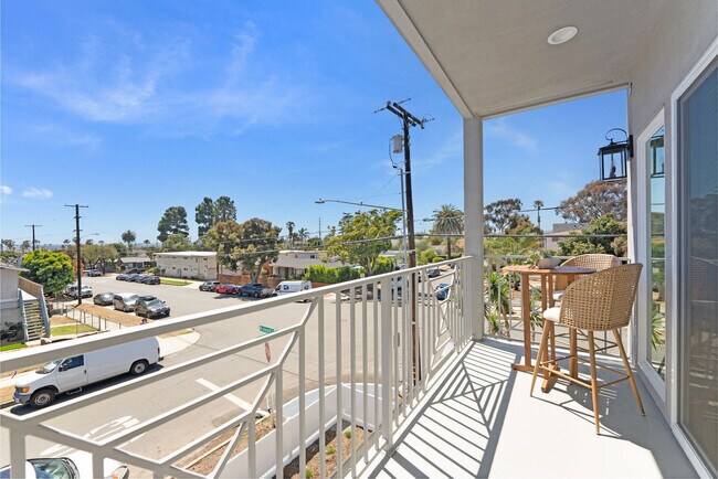 Building Photo - 624 N Clementine St