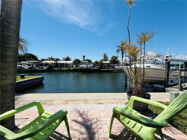 Building Photo - 10851 S Ocean Dr