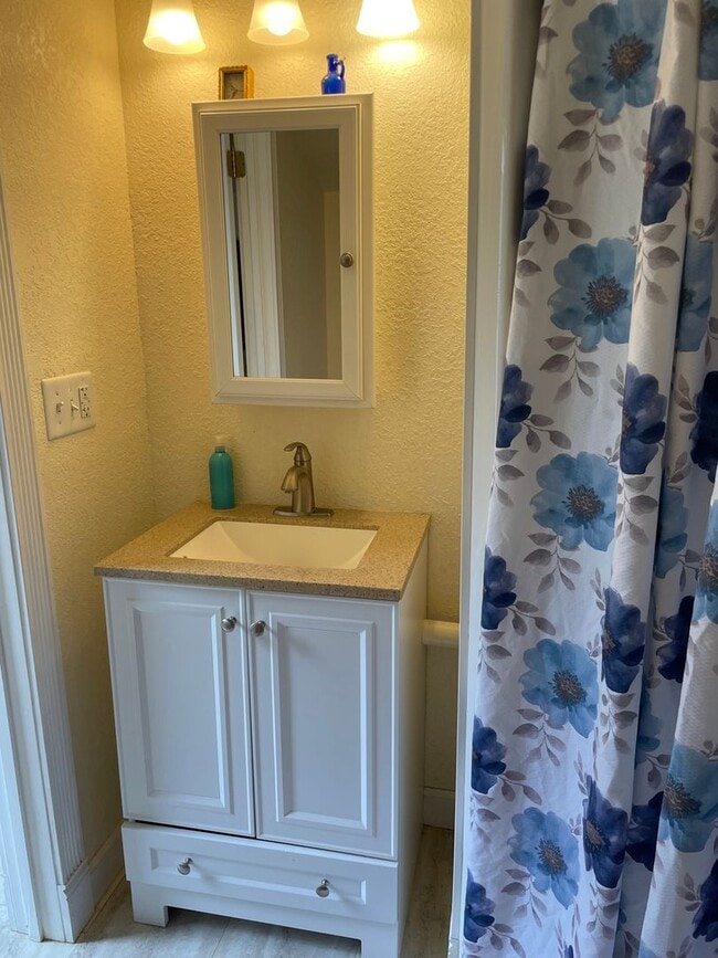 Building Photo - 174 Schools Dr