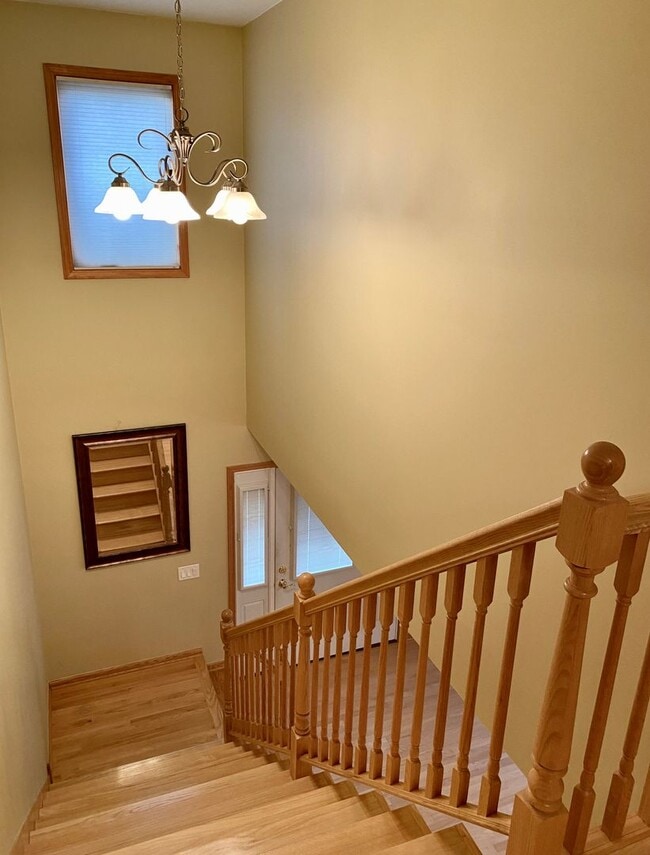 Building Photo - Magnificent 4 Bed / 4.5 Bath Elmhurst Home...
