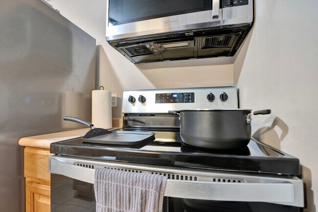 Building Photo - 408 Martin St