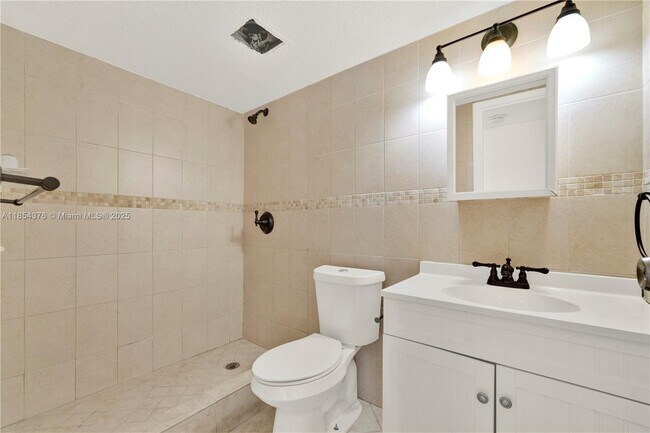 Building Photo - 1335 W 68th St