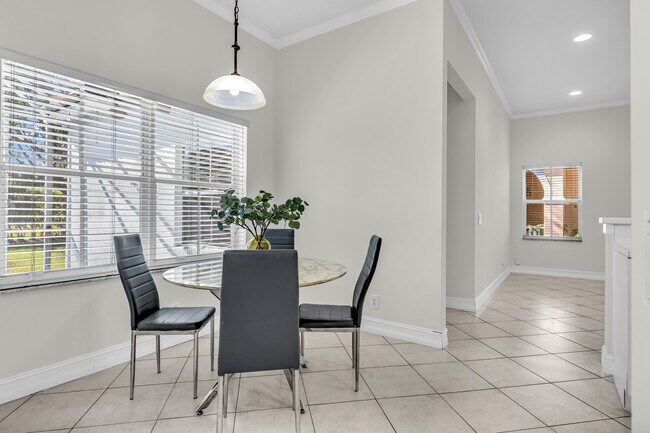 Building Photo - 1579 Banyan Way