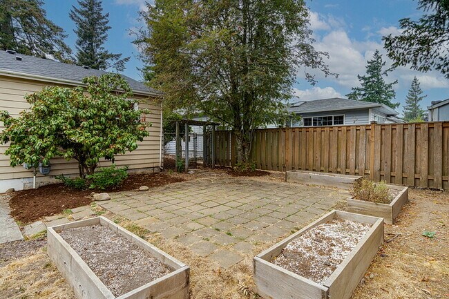 Building Photo - 7316 SE 68th Ave