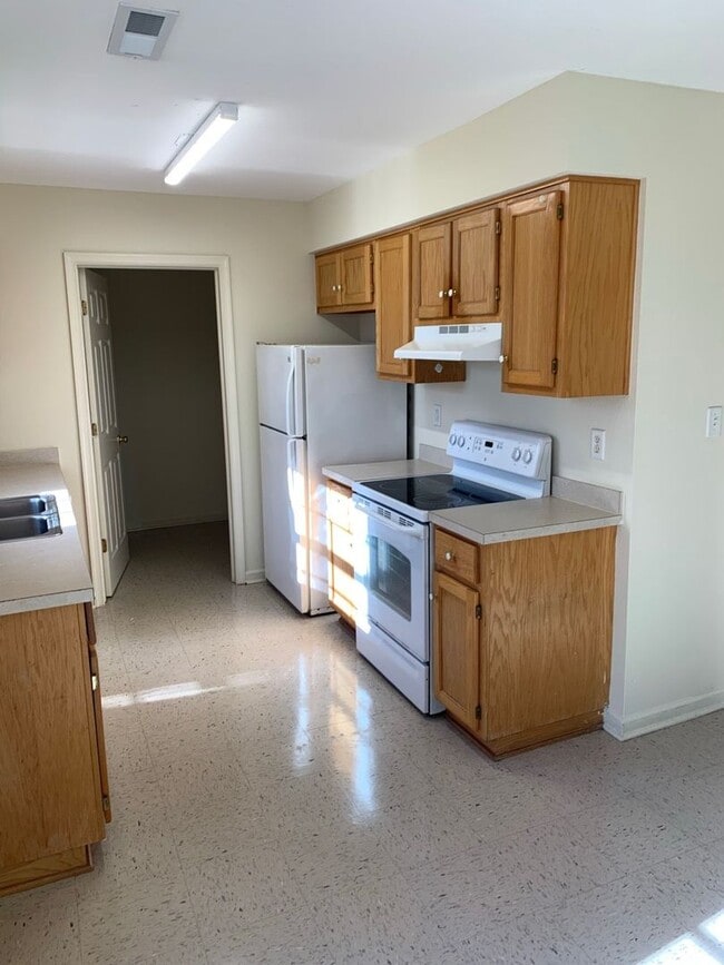 Building Photo - Elegance in Elizabeth City!