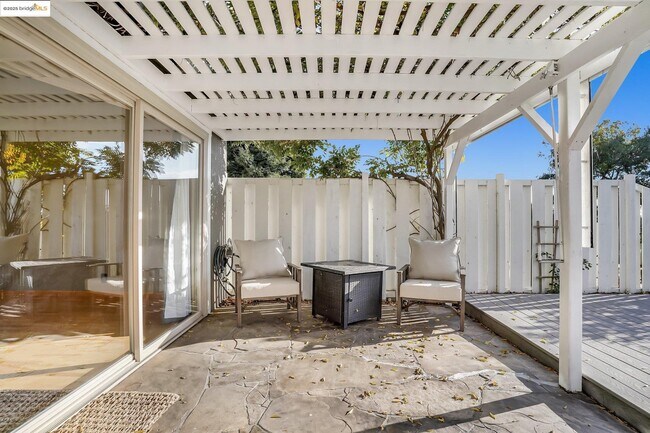 Building Photo - 21 Ironwood