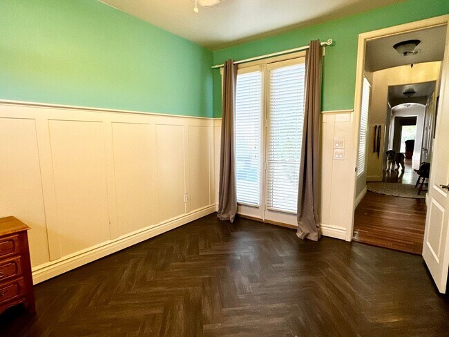Building Photo - HIGHLY DESIRABLE AND SPACIOUS HOME FULLY EQUIPPED WITH SOLAR PANELS + LANDSCAPING INCLUDED