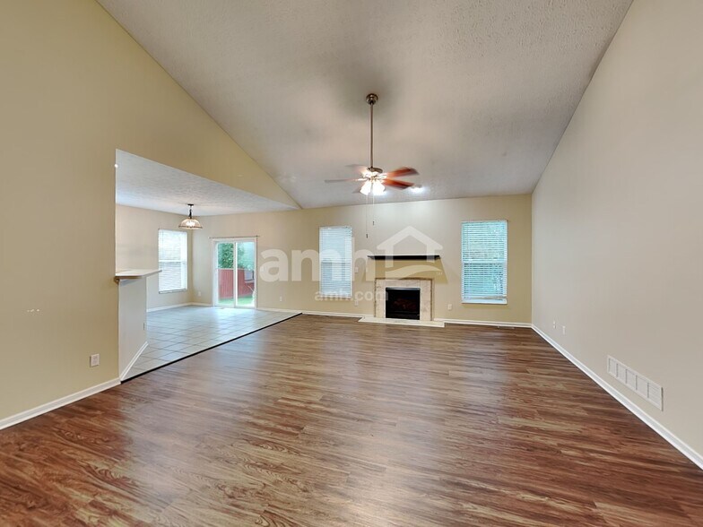 Building Photo - 1095 Mastell Dr