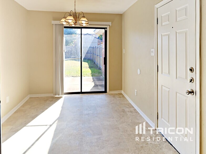 Building Photo - 924 Granite Ln