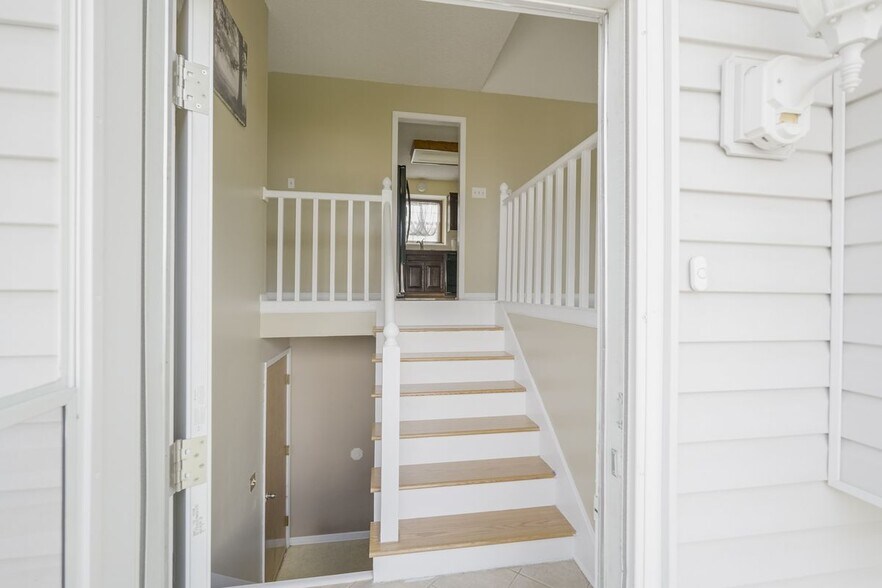 Building Photo - 10725 Cleveland Ave