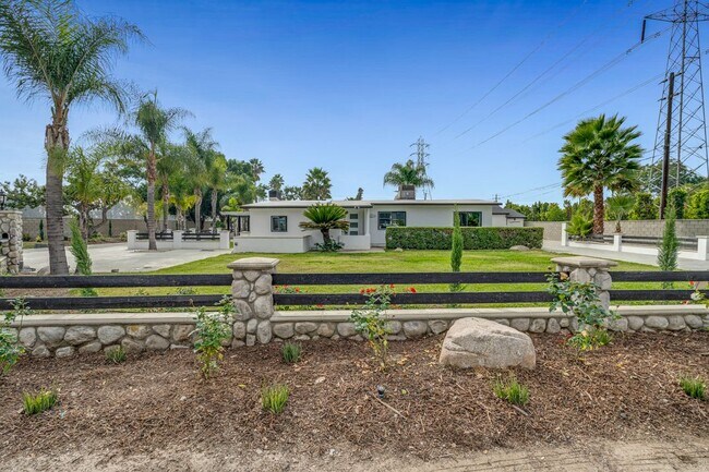 Building Photo - 9954 La Docena Ln