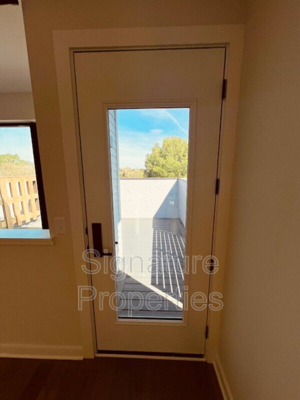 Building Photo - 712 High St