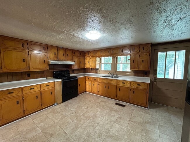 Building Photo - 891 Fish Hatchery Ln
