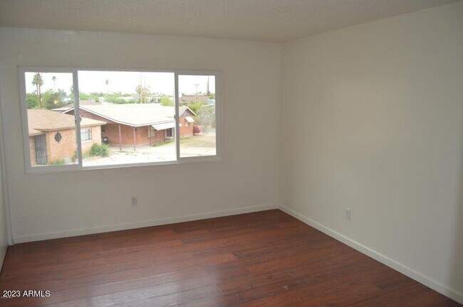 Building Photo - 3529 E Palm Ln