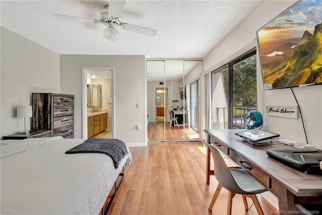 Building Photo - 2930 SW Sunset Trace Cir
