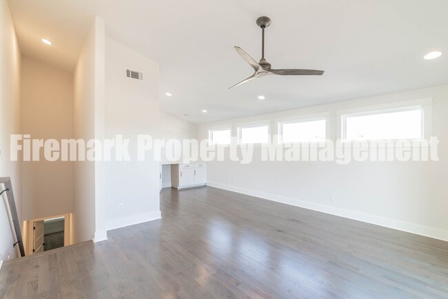 Building Photo - MOVE IN SPECIAL: $1,000 OFF FIRST MONTHS R...