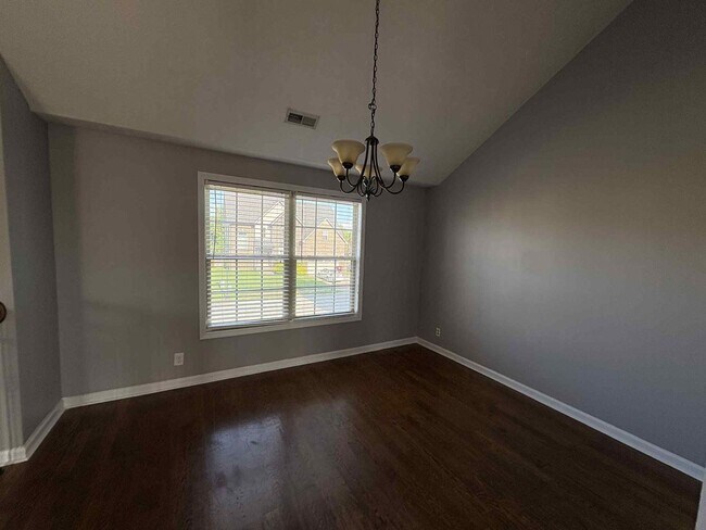 Building Photo - Welcome to Chinook Haven – Your Spacious Retreat Near Fort Campbell!