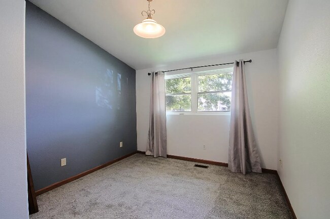 Building Photo - 703 8th St