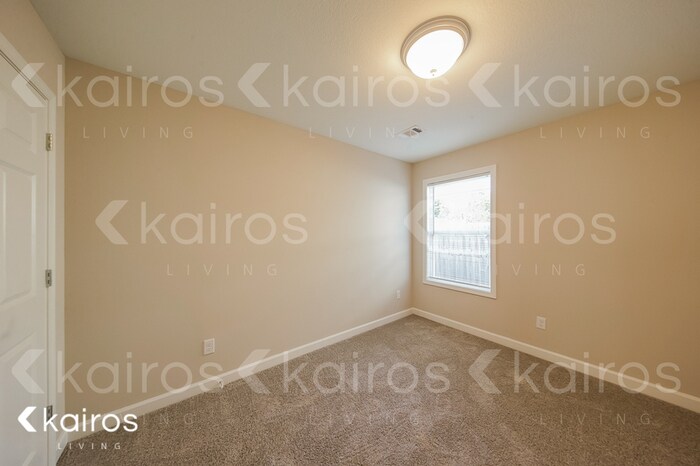 Building Photo - 1366 Maxwell Cir