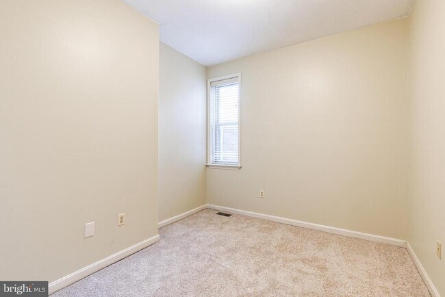 Building Photo - 1025 S Hanover St