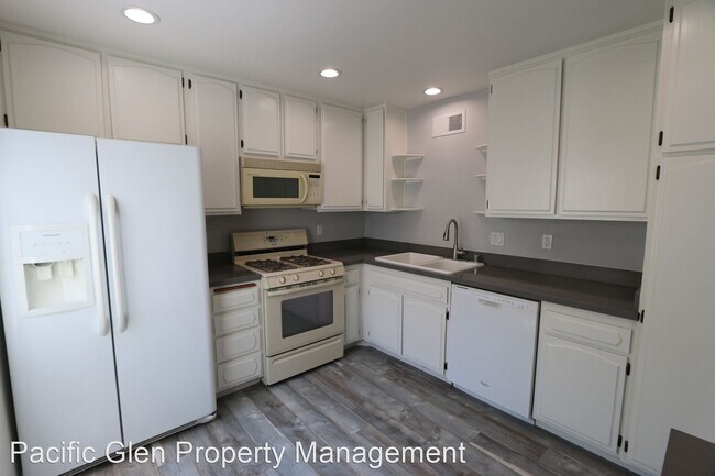 Building Photo - 3 br, 2.5 bath House - 7903 Via Magdalena