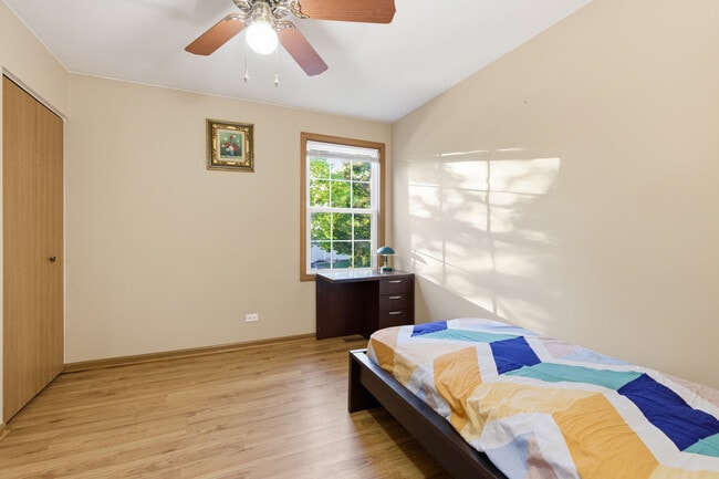 Building Photo - 1297 Woodlake Dr