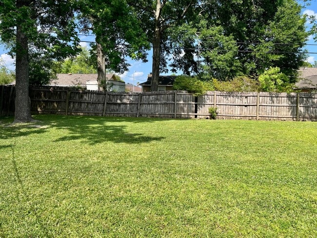 Building Photo - Adorable St. George 3BR/2BA home located at Highland @ Jefferson area with all appliances included!