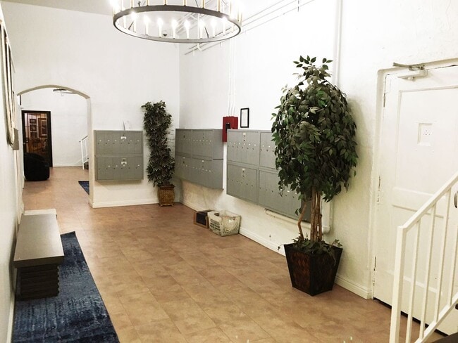 Interior Photo - mon5233