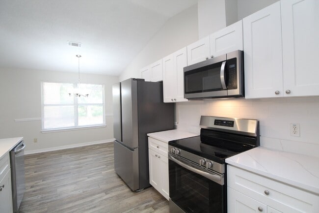 Building Photo - Southwest Pensacola Home – 3 Bedrooms, Gar...