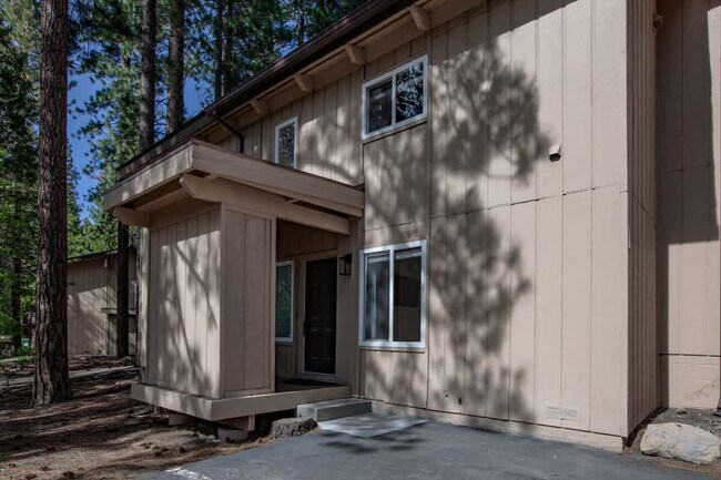 Building Photo - 321 Ski Way
