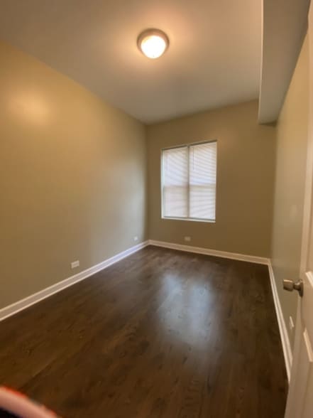 Building Photo - 5040 S Calumet Ave