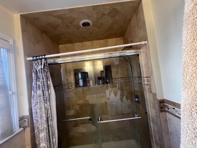 Building Photo - 1444 Esterbrook Ave