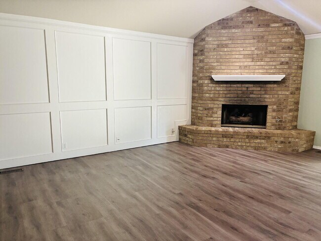 Building Photo - Beautiful Home in Westbury South Ready for Move-In!