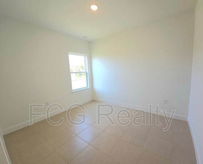 Building Photo - 247 Marion Oaks Manor